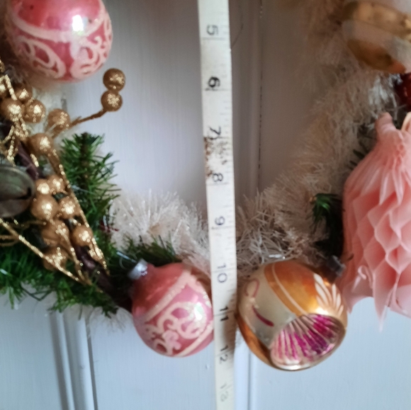 CLEARANCE SALE Christmas Wreath with very old mercury ornaments / 11 inches - Picture 5 of 5